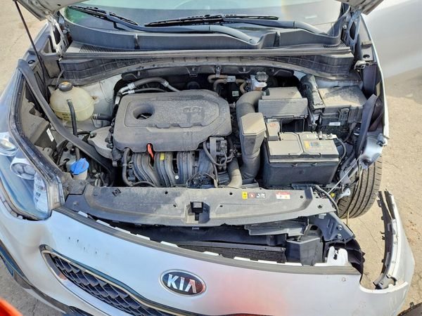 2020 KIA SPORTAGE LX — Engine bay