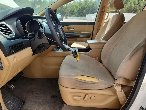 2016 KIA SEDONA — DENT