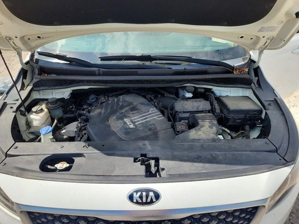 2016 KIA SEDONA — Engine bay