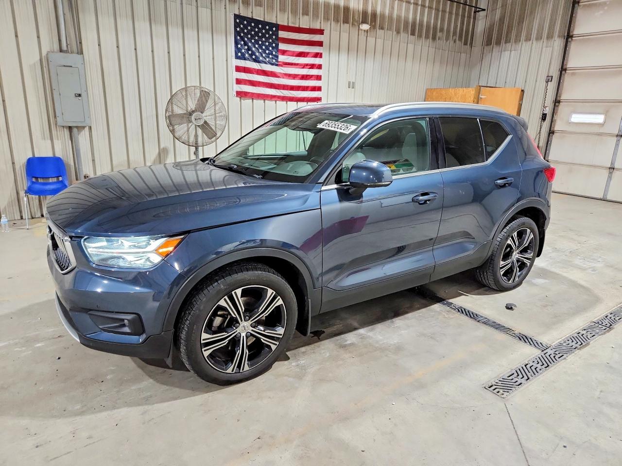 2021 VOLVO XC40 Inscription — Front 3/4