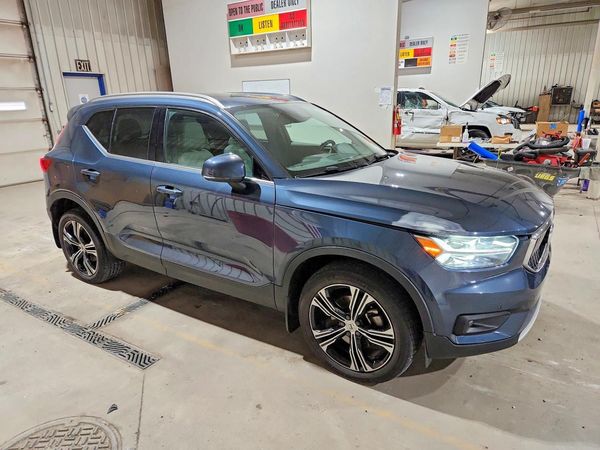 2021 VOLVO XC40 Inscription — Passenger 3/4