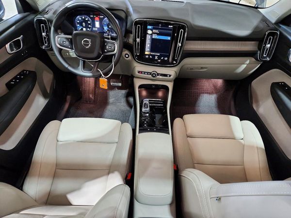 2021 VOLVO XC40 Inscription — CKPT