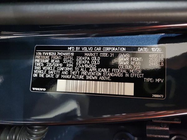 2021 VOLVO XC40 Inscription — VINS