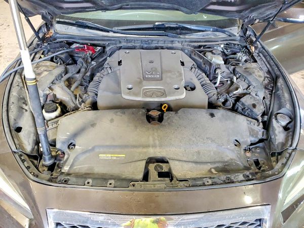 2014 INFINITI Q50 — Engine bay