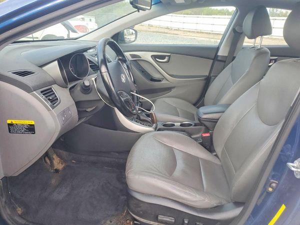 2014 HYUNDAI ELANTRA GLS (Middle) — DENT