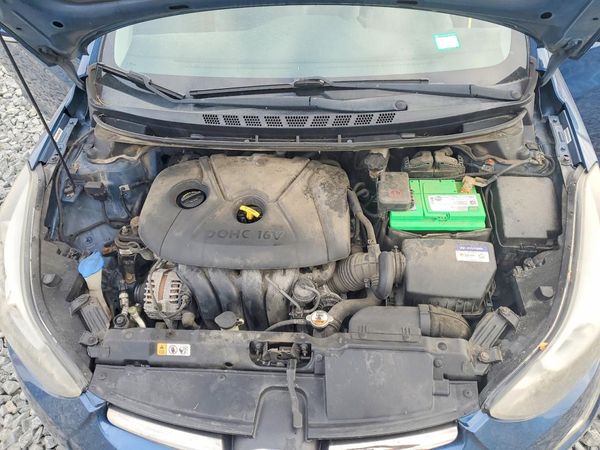 2014 HYUNDAI ELANTRA GLS (Middle) — Engine bay