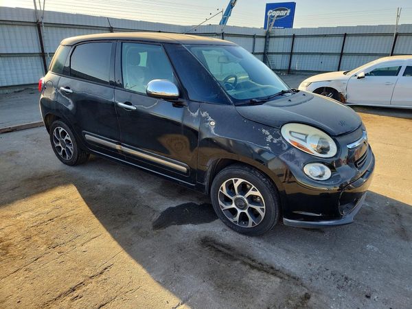 2014 FIAT 500 LOUNGE — Passenger 3/4