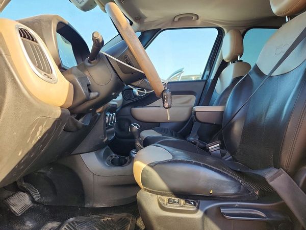 2014 FIAT 500 LOUNGE — DENT