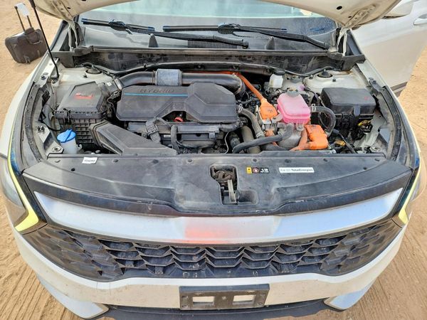 2023 KIA SPORTAGE — Engine bay