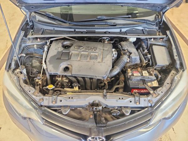 2014 TOYOTA COROLLA — Engine bay