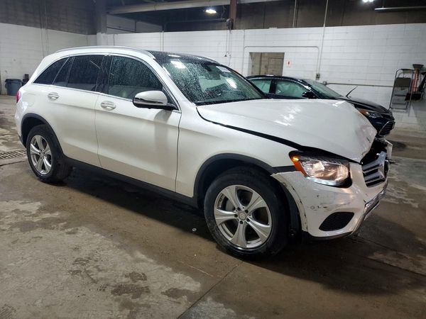 2017 MERCEDES-BENZ GLC — Passenger 3/4