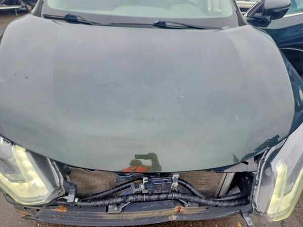 2019 NISSAN ROGUE — Engine bay