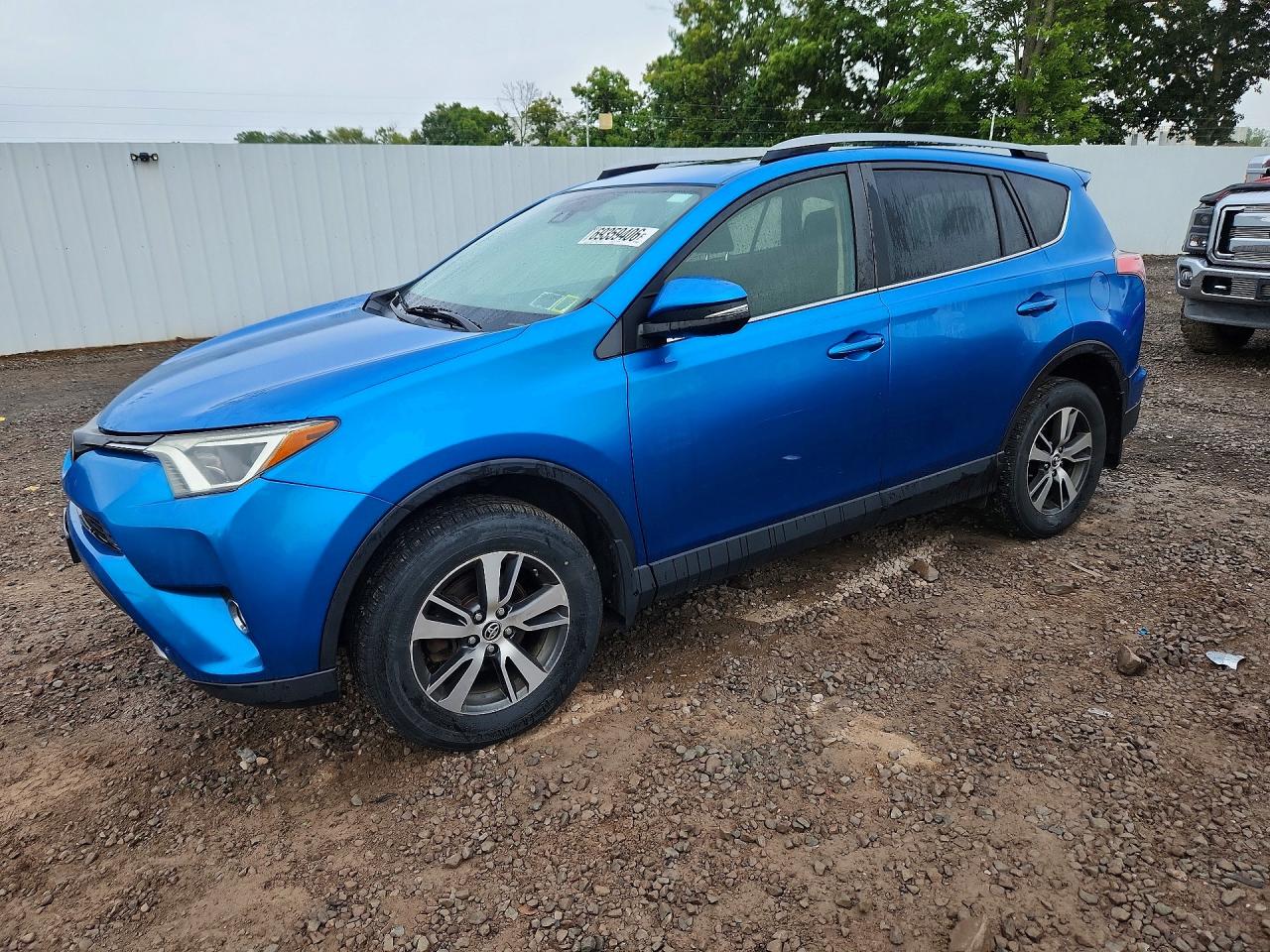 2018 TOYOTA RAV4 Adventure/XLE — Front 3/4