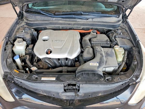 2014 HYUNDAI SONATA Hybrid/ Hybrid Limited — Engine bay