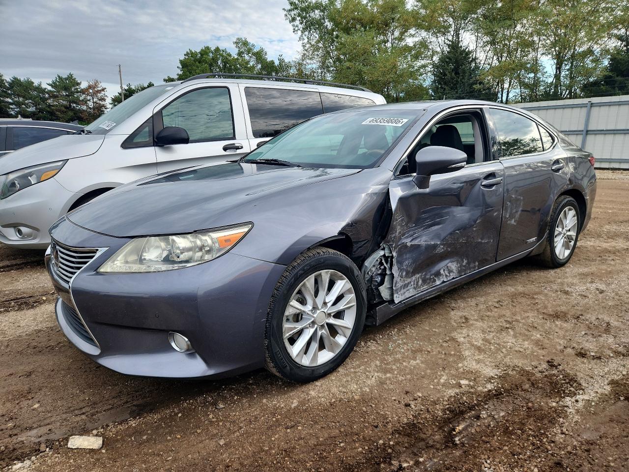 2013 LEXUS ES — Front 3/4