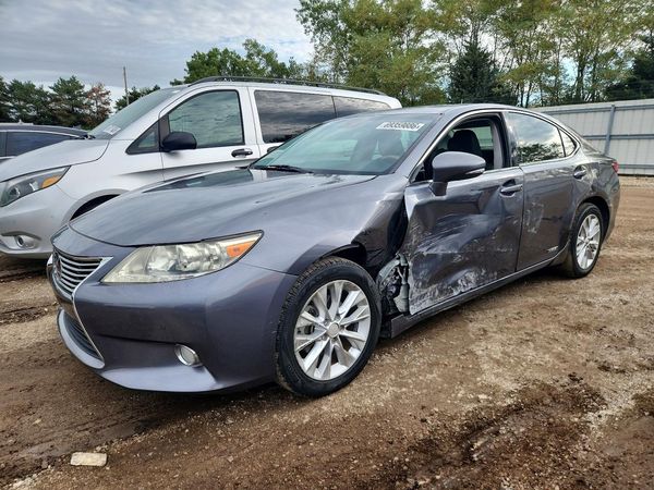 2013 LEXUS ES — Front 3/4