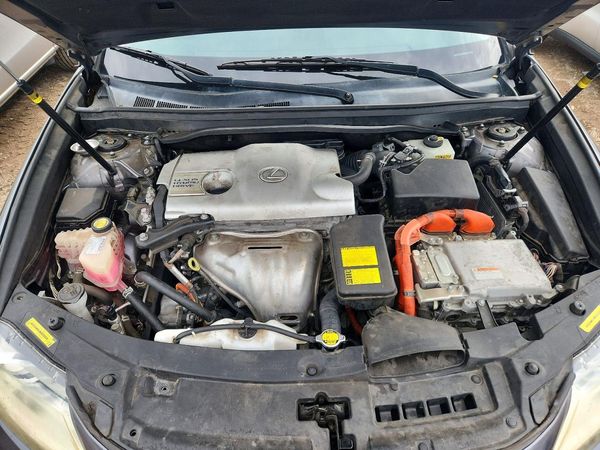 2013 LEXUS ES — Engine bay