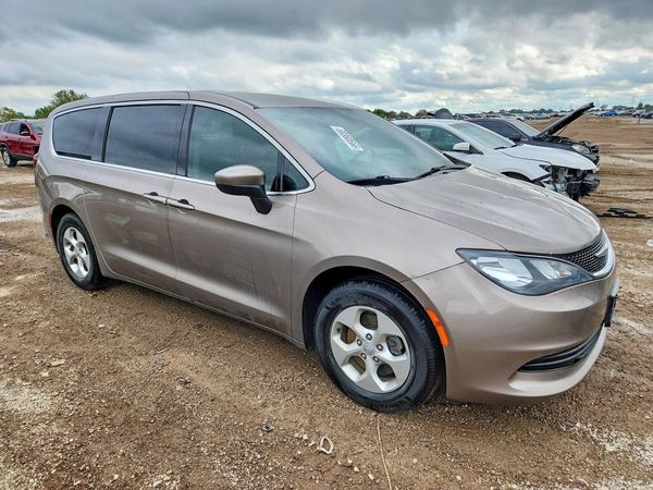 2017 CHRYSLER PACIFICA — Passenger 3/4