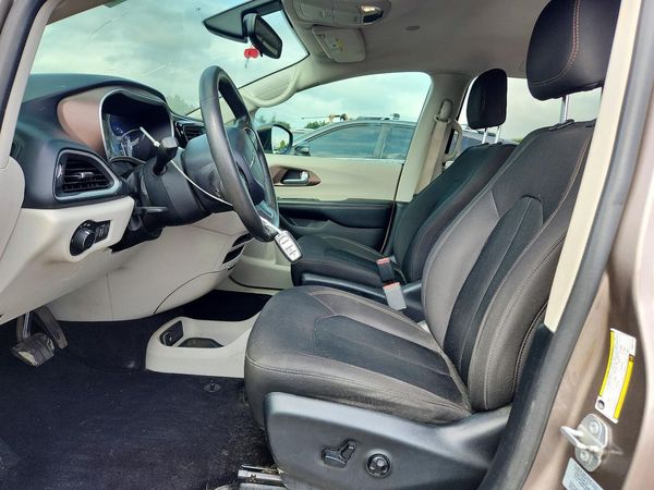 2017 CHRYSLER PACIFICA — DENT