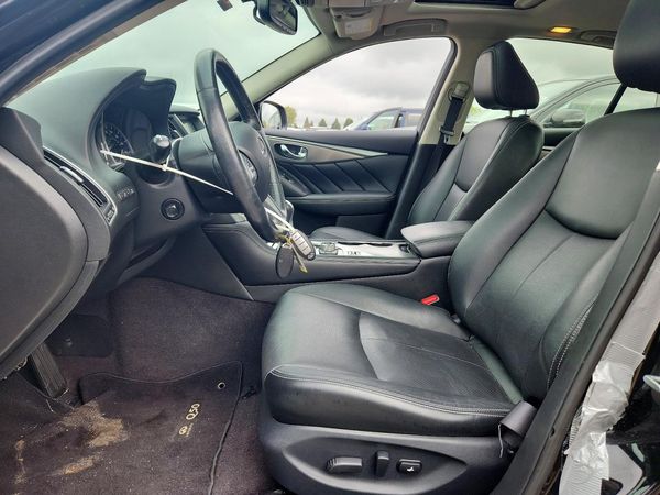 2017 INFINITI Q50 — DENT