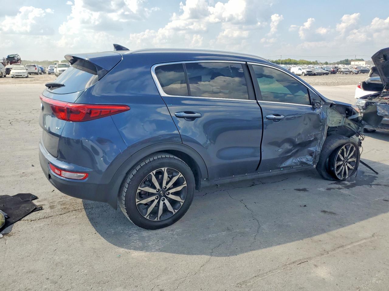 2017 KIA SPORTAGE EX — Front 3/4
