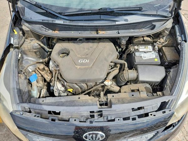 2013 KIA RIO — Engine bay