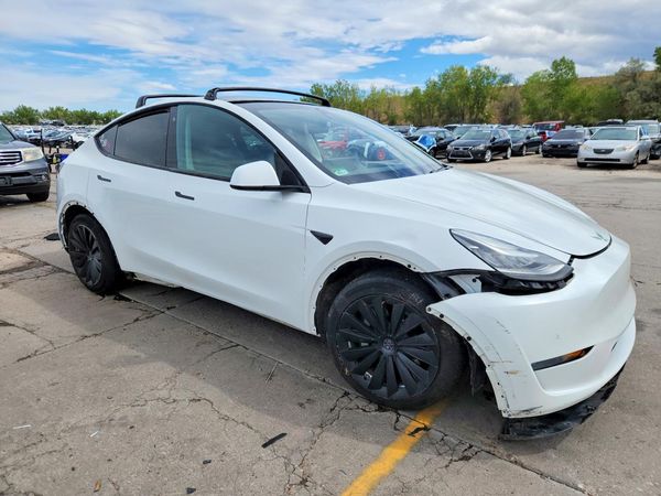 2020 TESLA MODEL Y — Passenger 3/4