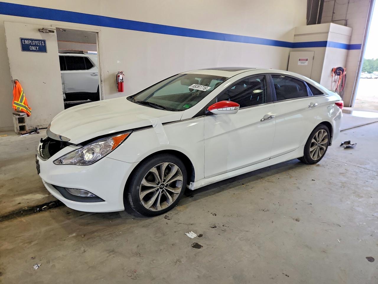 2014 HYUNDAI SONATA — Front 3/4