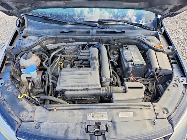 2017 VOLKSWAGEN JETTA S — Engine bay