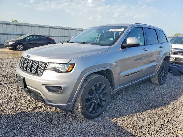 2020 JEEP GRAND CHEROKEE — Front 3/4