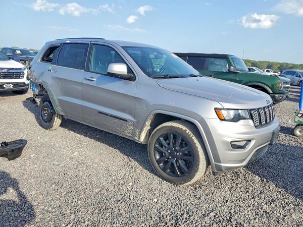 2020 JEEP GRAND CHEROKEE — Passenger 3/4