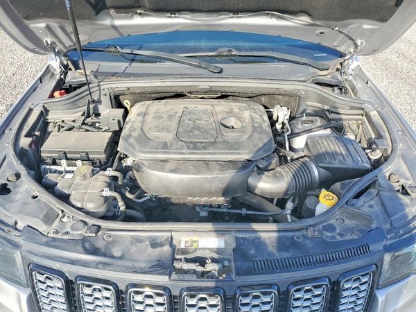 2020 JEEP GRAND CHEROKEE — Engine bay