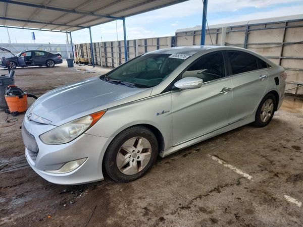 2012 HYUNDAI SONATA — Front 3/4