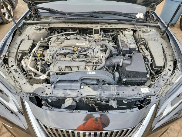 2021 LEXUS ES 250 350 Premium — Engine bay