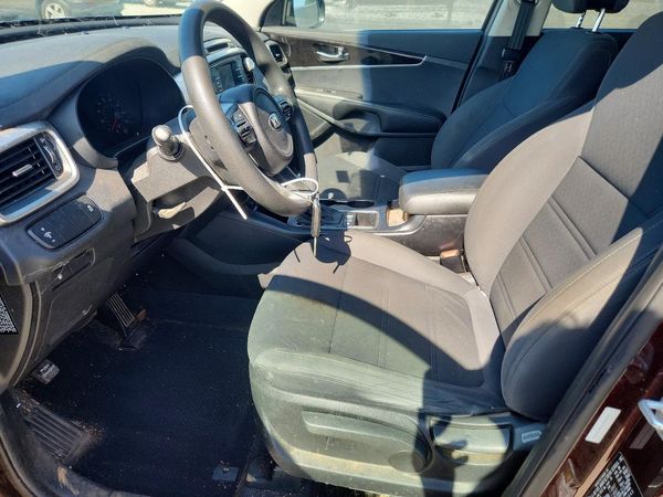 2016 KIA SORENTO L / LX