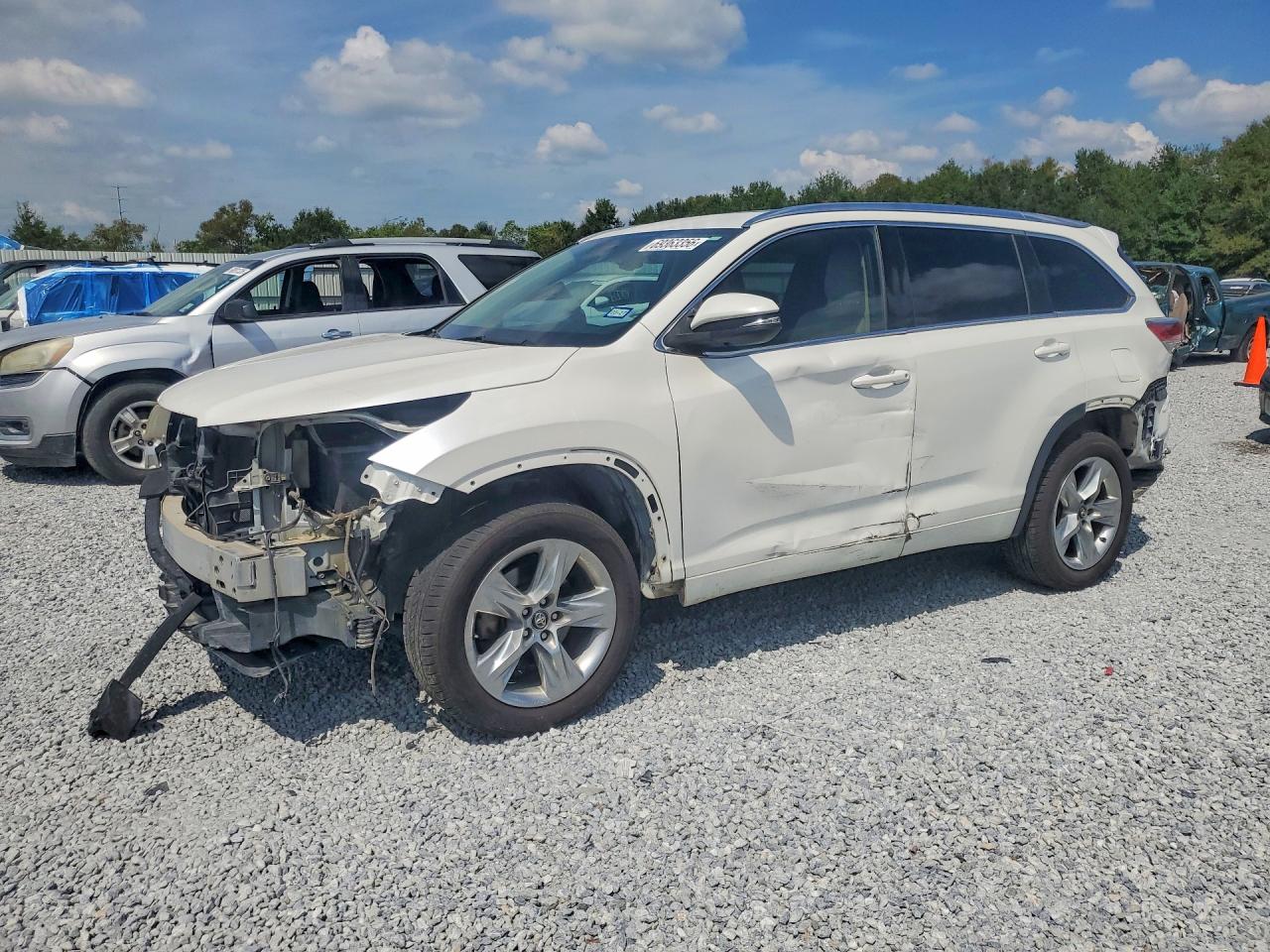 2016 TOYOTA HIGHLANDER — Front 3/4