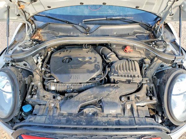 2018 MINI COOPER — Engine bay