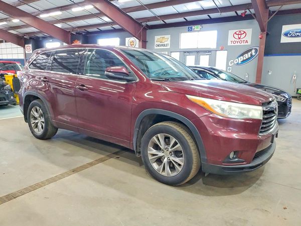 2015 TOYOTA HIGHLANDER Base/Hybrid — Passenger 3/4
