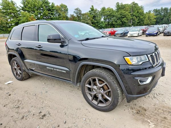 2018 JEEP GRAND CHEROKEE Laredo — Passenger 3/4
