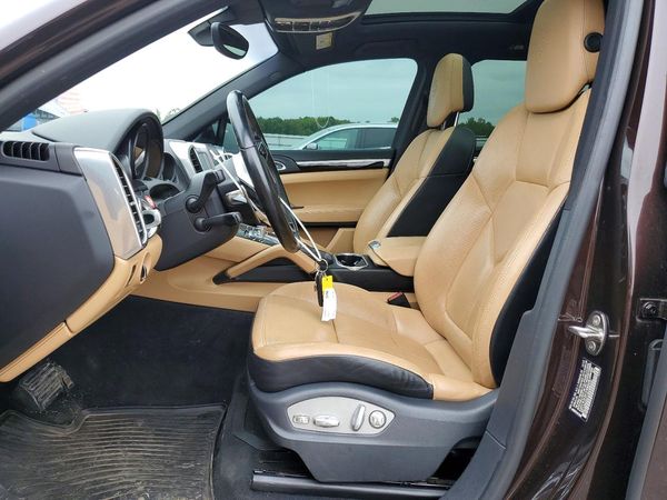 2017 PORSCHE CAYENNE — DENT
