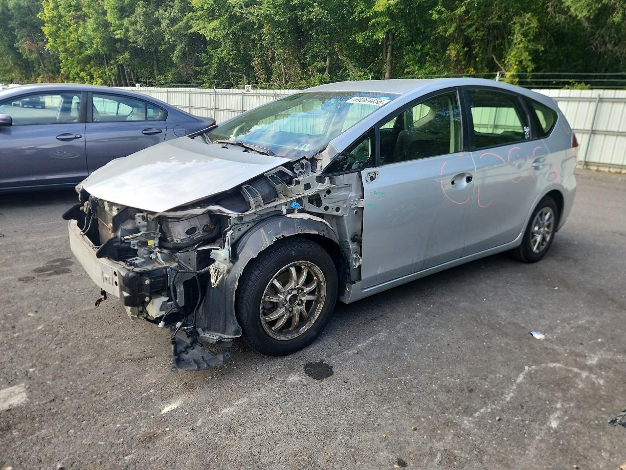 2017 TOYOTA PRIUS — Front 3/4
