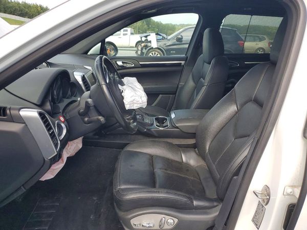 2013 PORSCHE CAYENNE — DENT