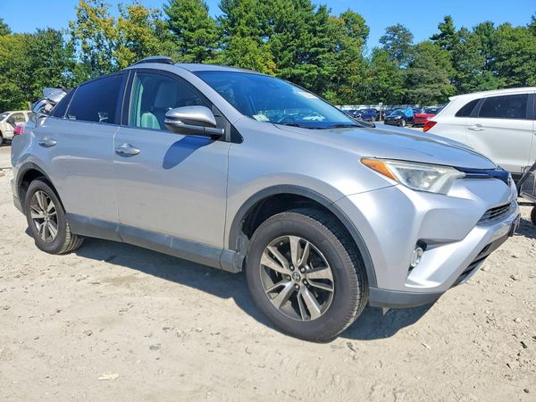 2017 TOYOTA RAV4 XLE — Passenger 3/4