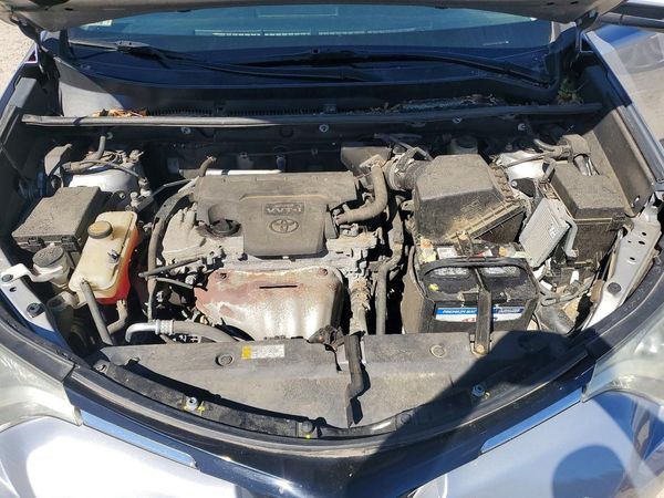 2017 TOYOTA RAV4 XLE — Engine bay