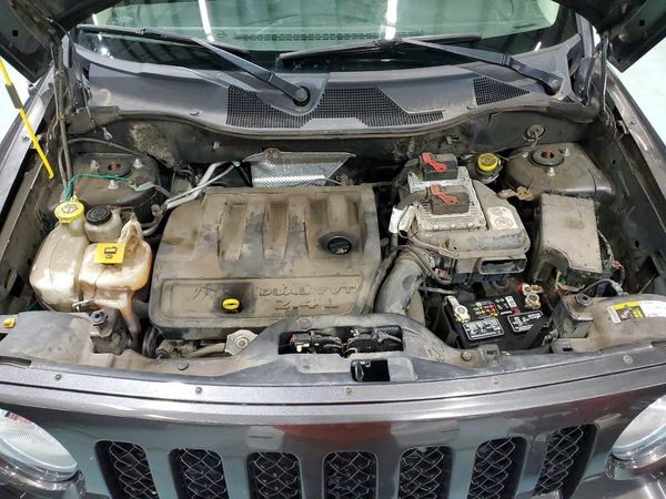 2017 JEEP PATRIOT Latitude — Engine bay