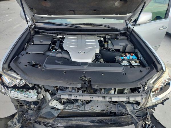 2015 LEXUS GX — Engine bay