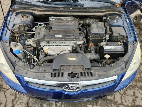 2012 HYUNDAI ELANTRA GLS — Engine bay