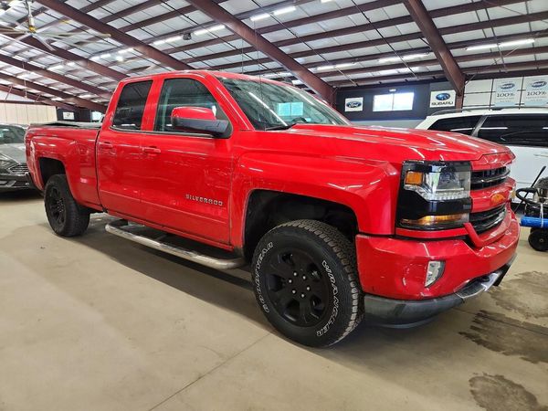 2017 CHEVROLET SILVERADO LT — Passenger 3/4