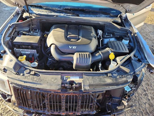 2015 JEEP GRAND CHEROKEE — Engine bay