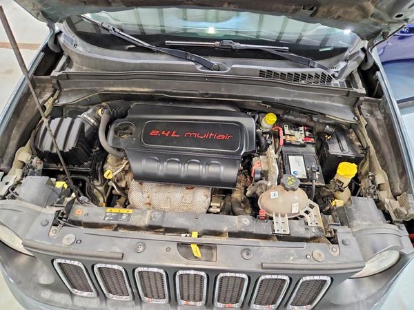 2017 JEEP RENEGADE Sport — Engine bay